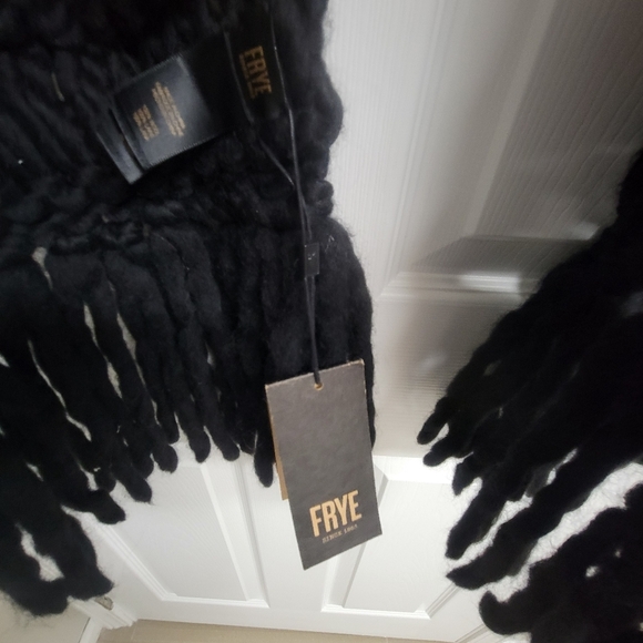 Frye NWT Black Textured 100% Wool Sacrf. - Picture 3 of 6